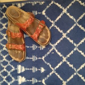 Leather flat sandals